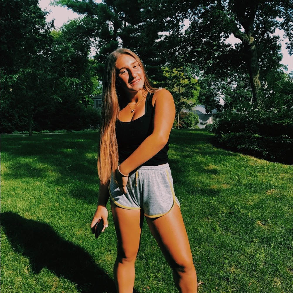 Meet your Posher, Olivia